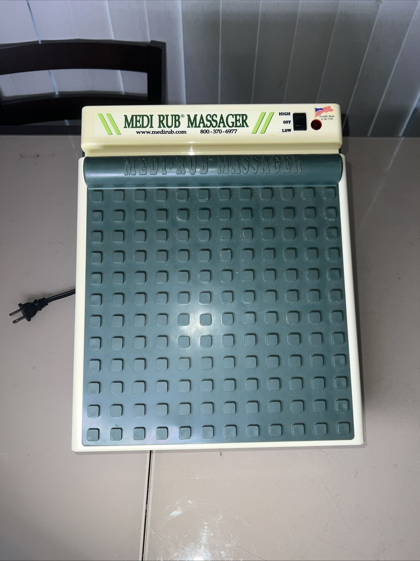 Medi-Rub Massager MR3F Corded 2 Speed Vibrating Foot Massager Made in USA TESTED. Used in very good with minor cosmetic blemishes. These blemishes are