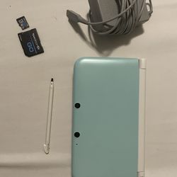 Nintendo 3DS XL - Mint - Comes with Charger, 128gb SD, Modded
