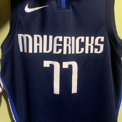 Nike Luka Doncic Dallas Mavericks Large Jersey