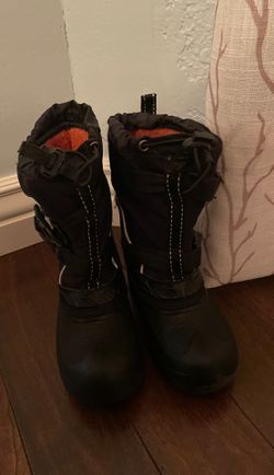 Kids snow boots size12