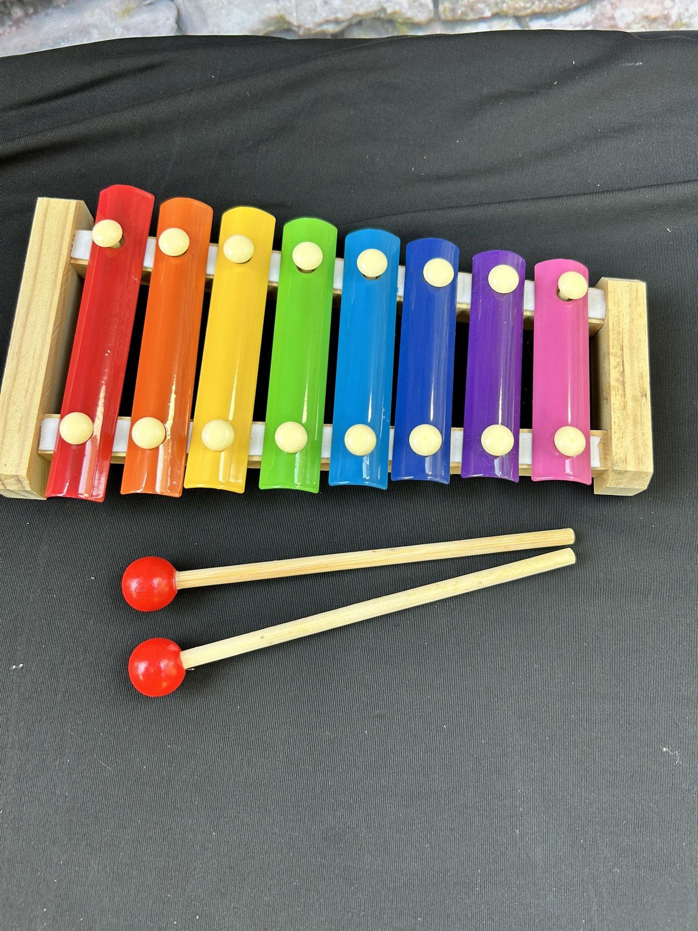 Hand Knocks The Xylophone toy