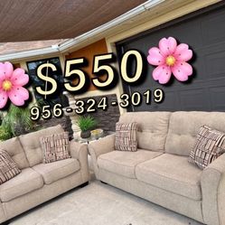 🌸🤎$550 Beautiful Light brown Big Sofa & loveseat with pillows🤎🌸  Good conditions, soft , clean & very comfortable🤎comes with all pillows   Buenas