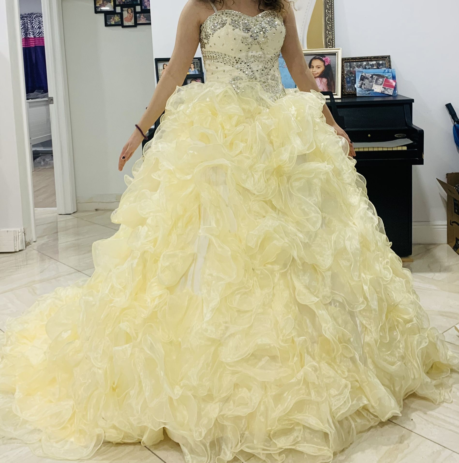 Yellow Quinceñera dress 