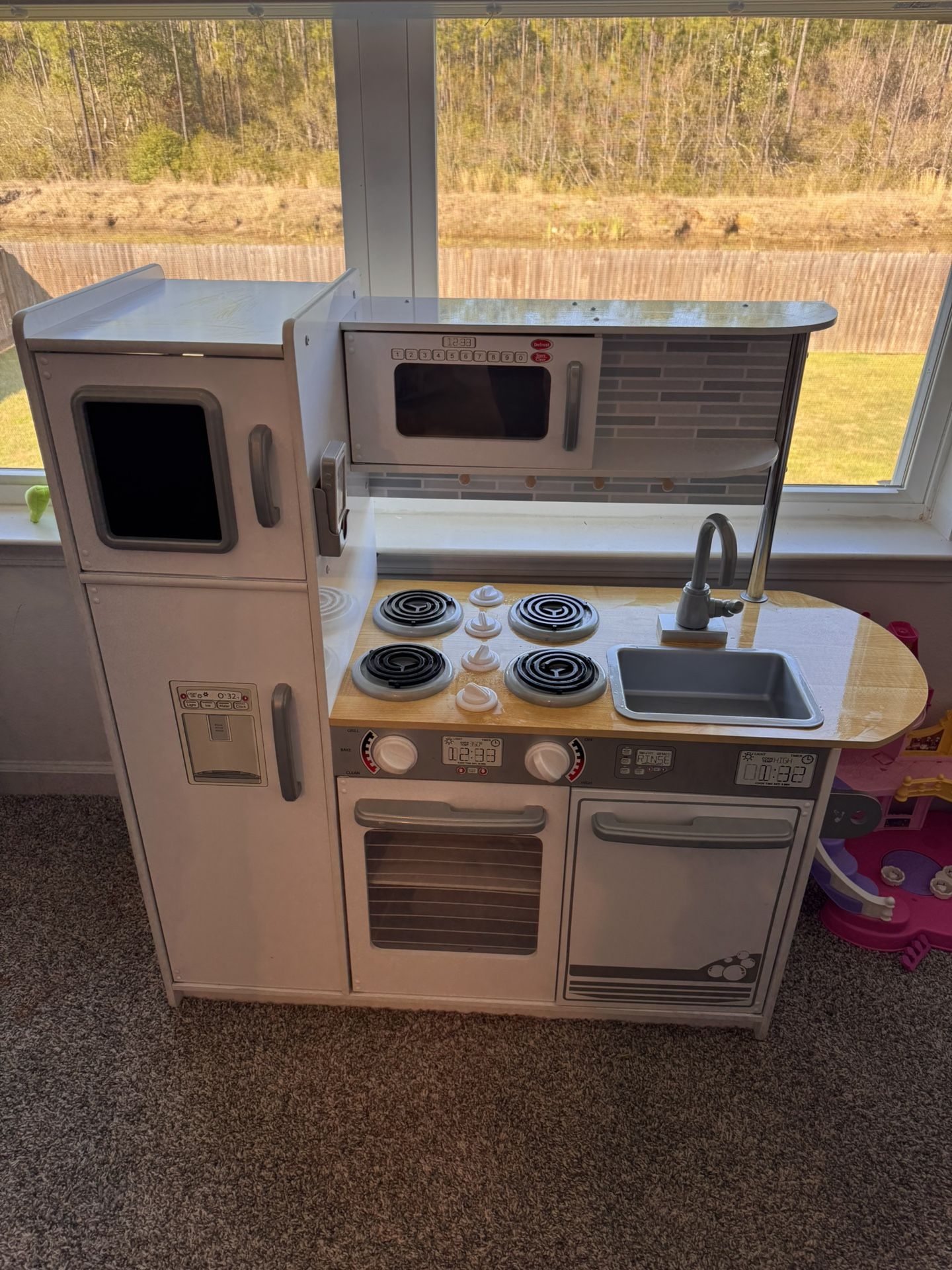 Kids Play Kitchen