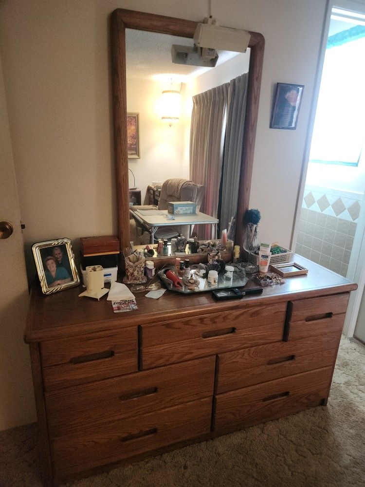 Dresser With Mirror