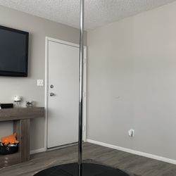 Pole dancing pole