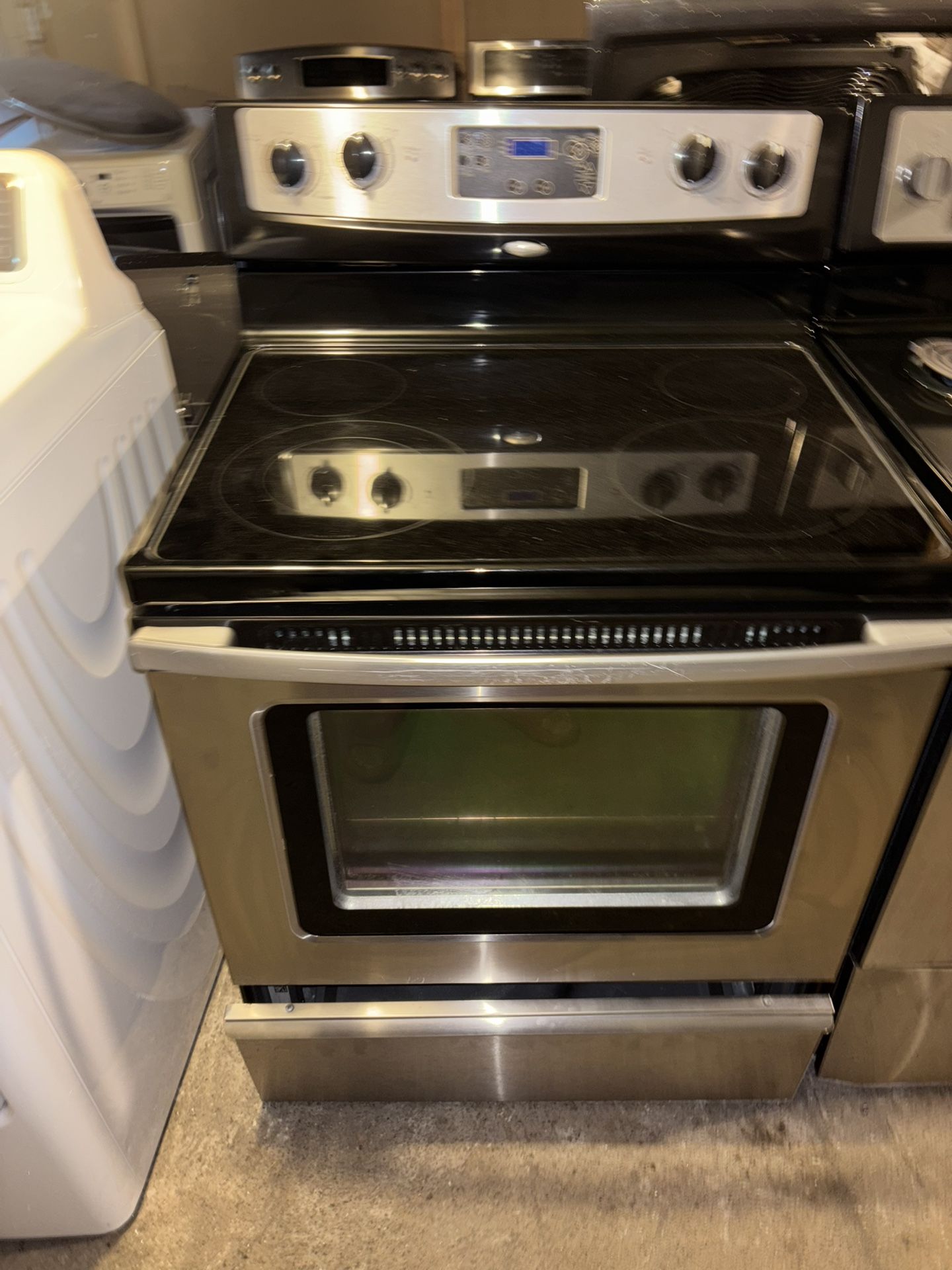 Whirlpool Stove On Good Working Condition