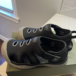Boy Size 11 Keen Sandals 