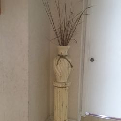 Column Stand With Vase