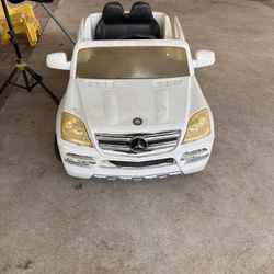 Toddler’s Mercedes Electric Car