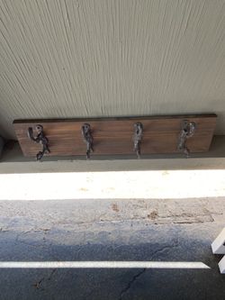 Wall mounted coat rack