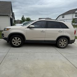  2013 Kia Sorento – 219,000 Miles – Clear title