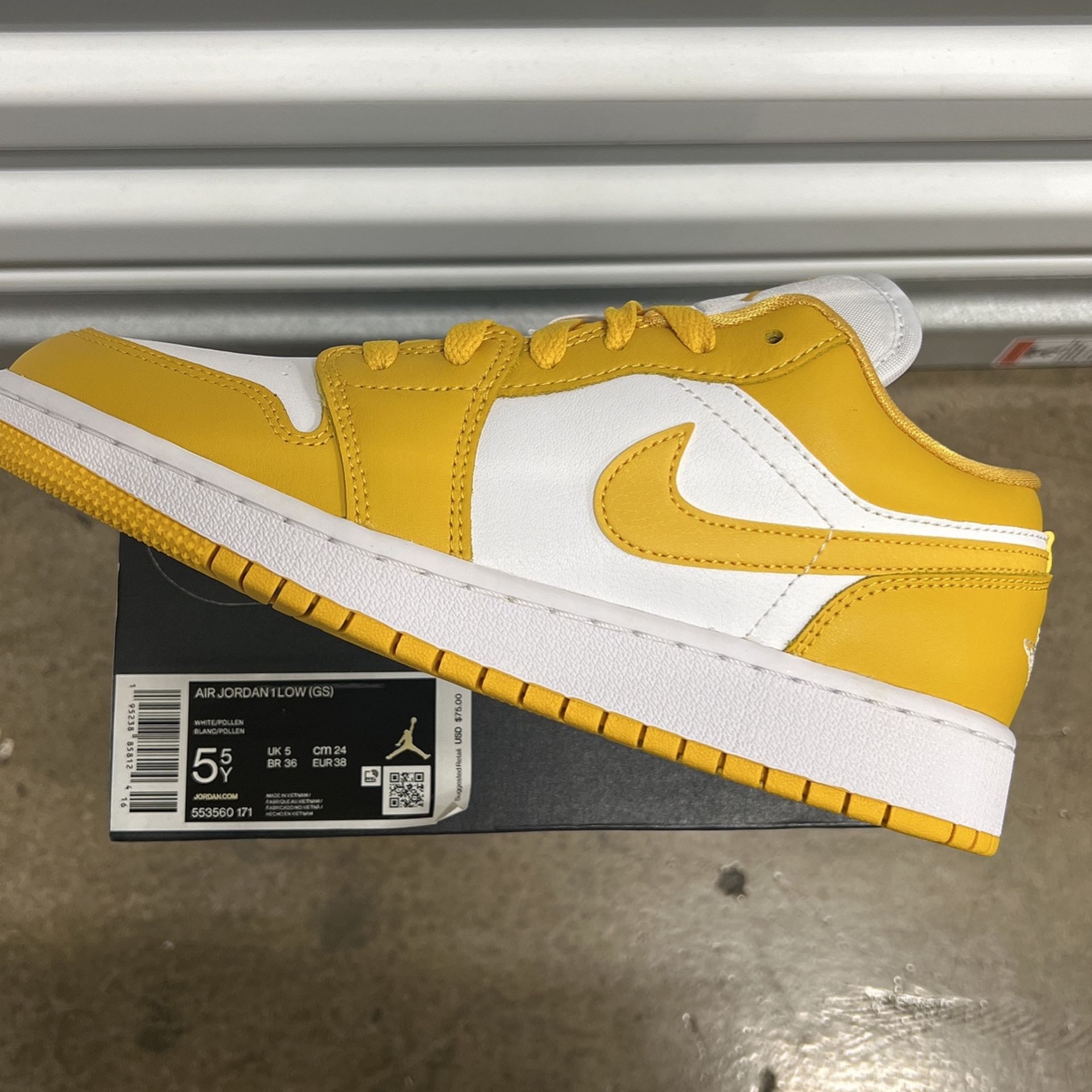 Jordan 1 Low GS White Pollen Size 5.5y / 7w