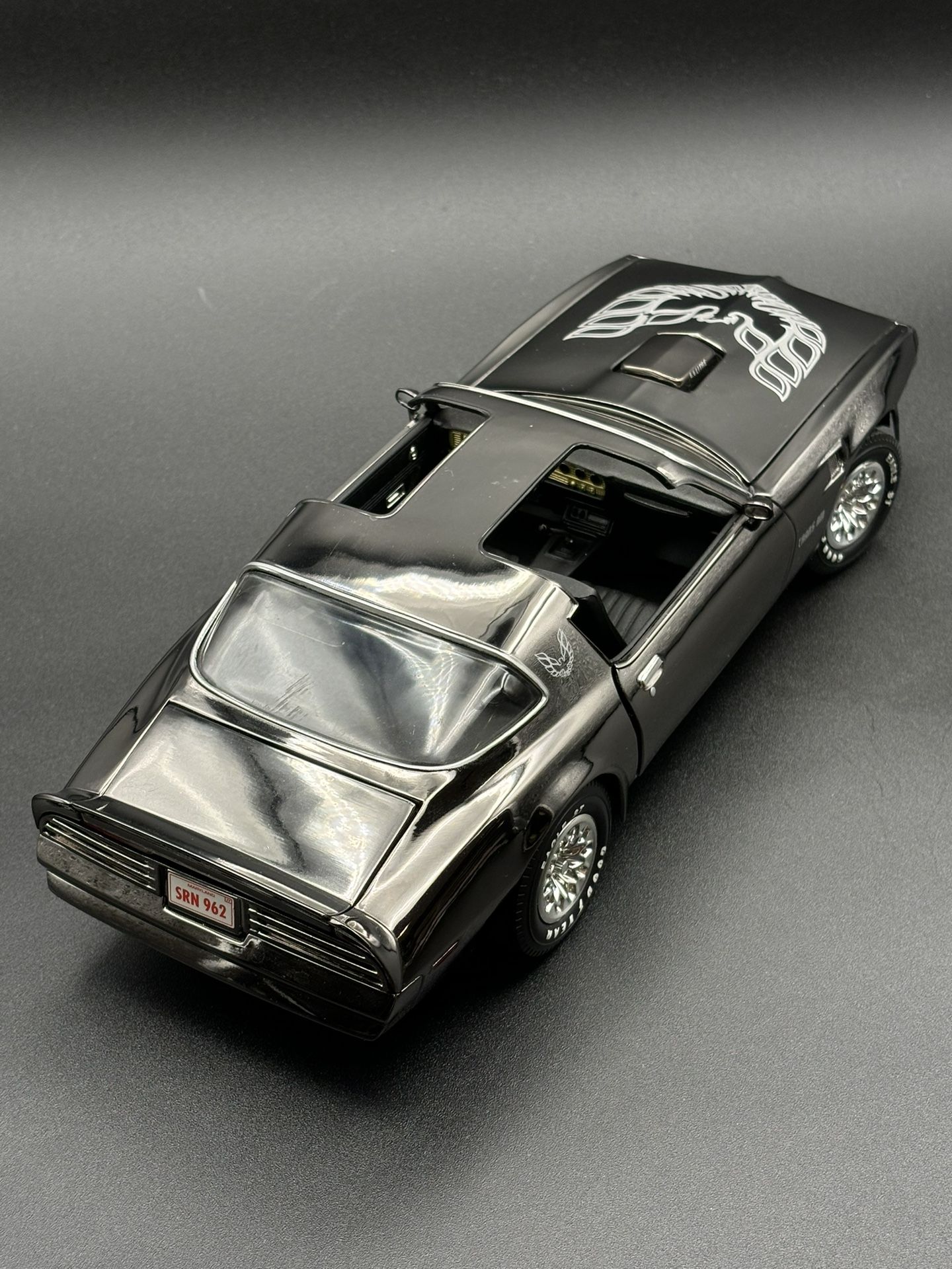 1977 Pontiac Firebird Trans Am - Rare Metallic Silver Gray, 1:18