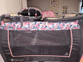 Baby playpen /bassinet