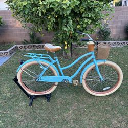 HUFFY NEL LUSSO 26 INCH BEACH CRUISER, SINGLE SPEED, COASTER BRAKE, COMES WITH BASKET/CUP HOLDER AND REAR RACK. LIKE BRAND NEW