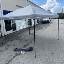 10’ x10’ Crown Shades One Touch Instant Canopy Sun Shade! Like new! 