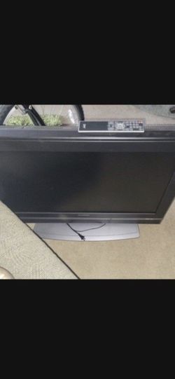 Sylvania TV 47" with Remite & Guide