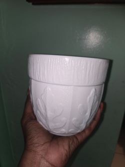 Vintage White FTD Heavy Milk Glass 1975 Oak Leaf Pot 5x5  Planter Vase Bowl