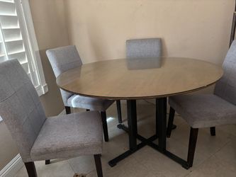 Round Dining Table With Glass Top And  5 chairs