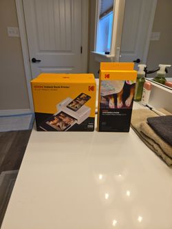 Kodak Instant Dock Printer & 40 Cartridge/paper