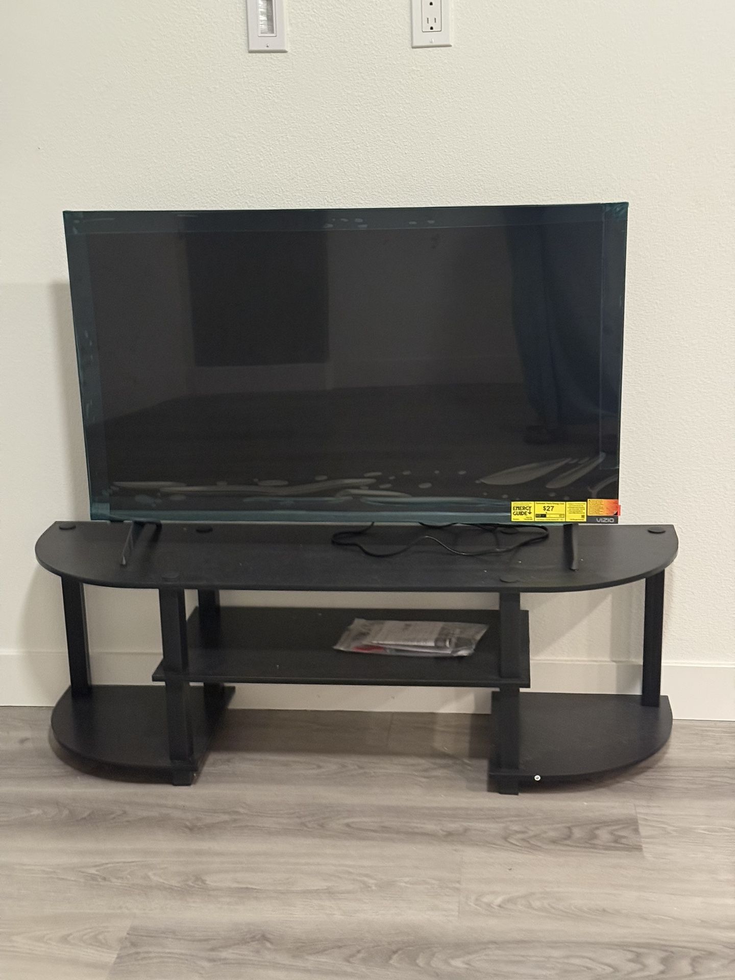 Vizio Tv 43’ + Tv Stand