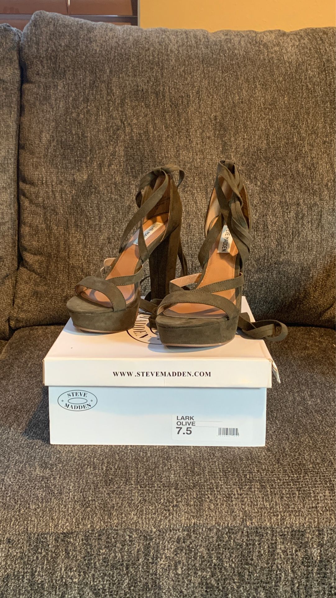 Steve Madden lark olive size 7.5