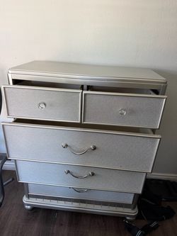 Silver 4-Drawer Chest Dresser