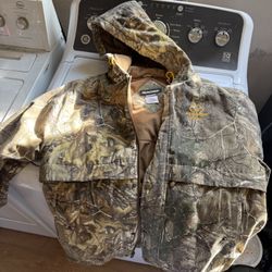 Real Tree Camo Jacket Size M 