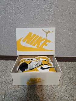 Air Jordan 1 High Yellow Ochre Sneakers,Size 6,5 USA