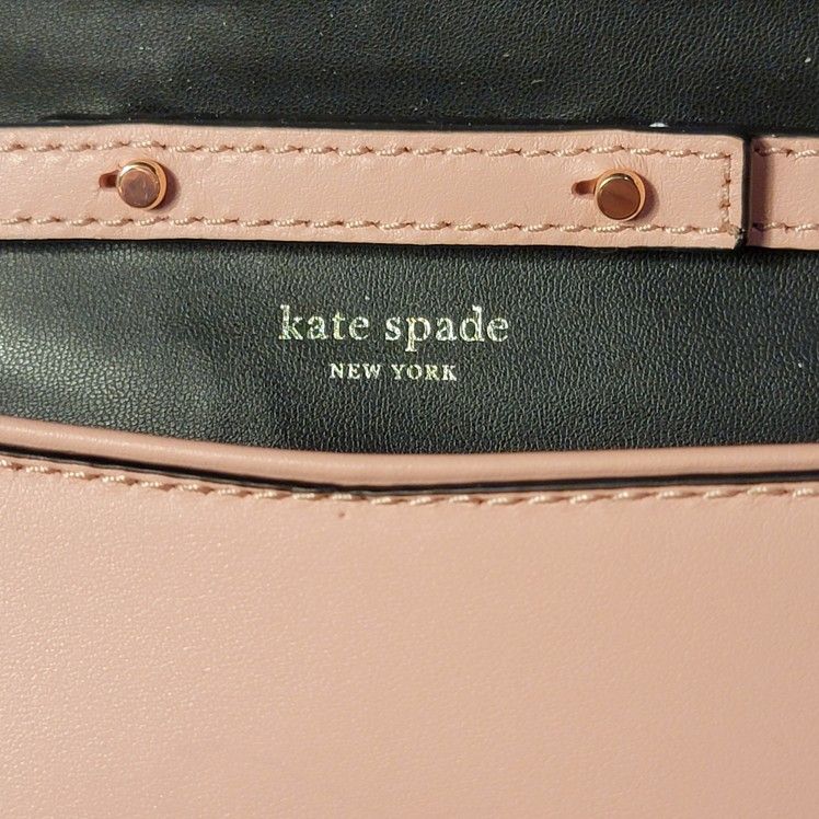 NEVE CONVERTIBLE FLAP CROSSBODY IN ROSY CHEEKS/BLACK/SPARROW