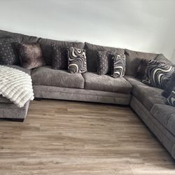 Basically New Three Piece Sectional 80% Off 