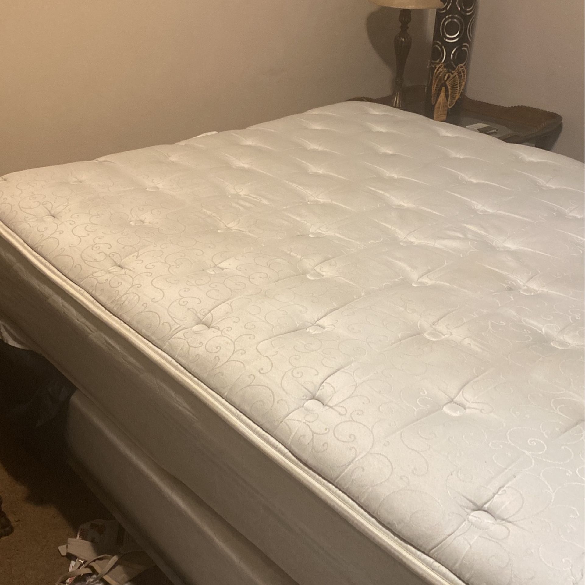 MIRALUX LUNA Queen Mattress/Boxspring With Frame