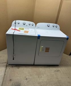 Whirlpool Washer And Gas Dryer 