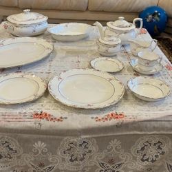 Wedgwood Carisbrooke Vintage Bone China Set