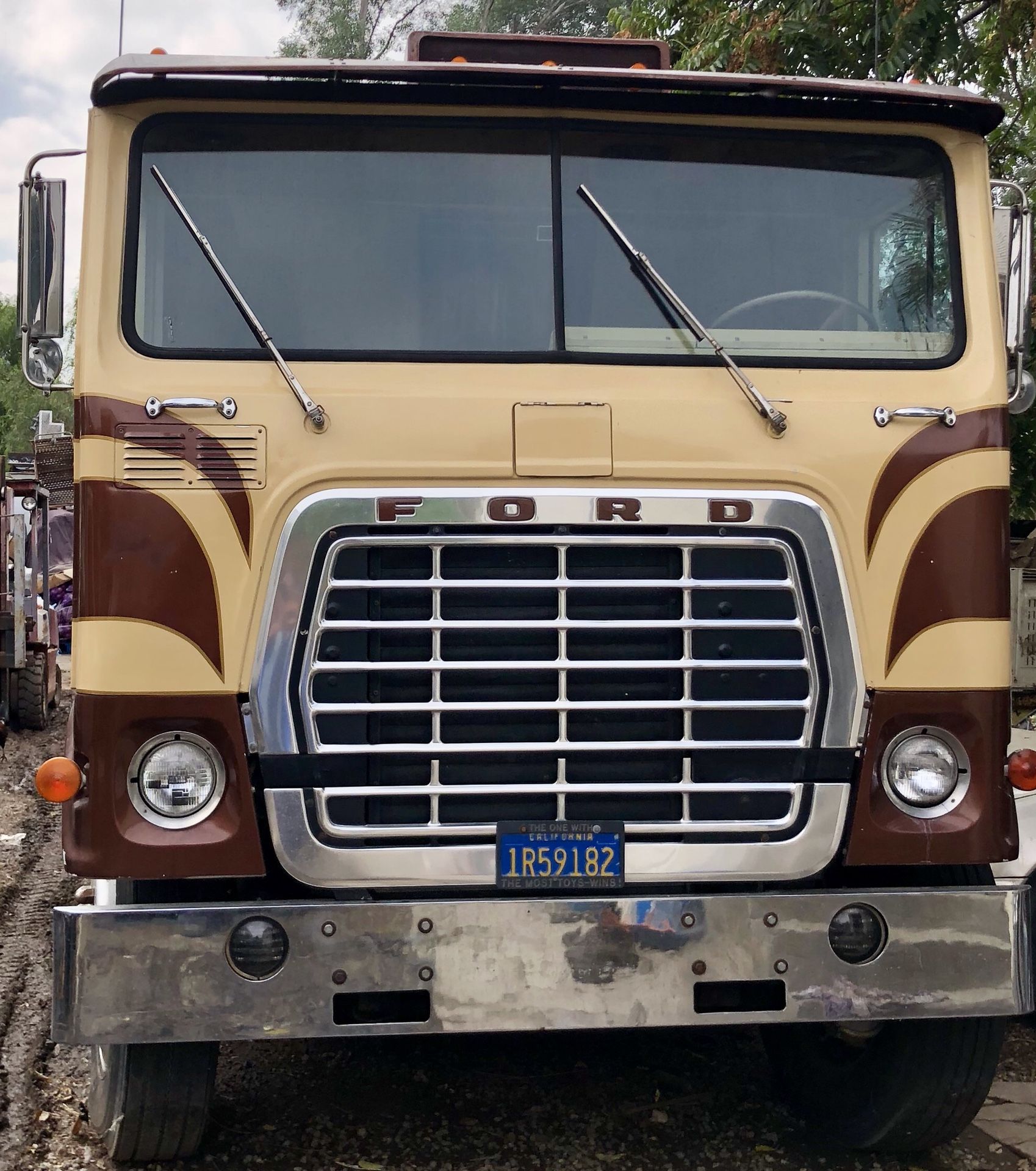 Ford WT9000 Semi Tractor