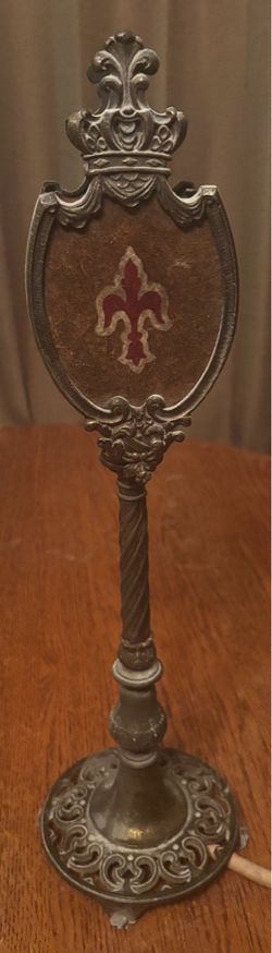 Vintage Metal Fleur-de-Lis Shield Table Lamp