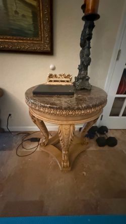 Elegant Round Marble Top Accent Table – Ornate Carved Base