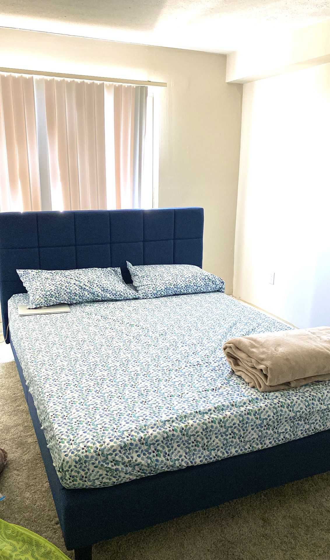 Upholsterered Bed and mattress - Queen Size