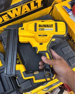 Dewalt 20v cordless 18ga stapler tool only