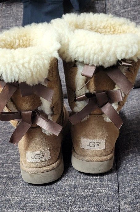 Womens UGG Bailey Bow II Size 7.5