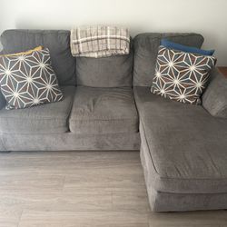 Modern Gray Sectional Sofa w/ Chaise – Clean, Comfortable, Ready for Pick
