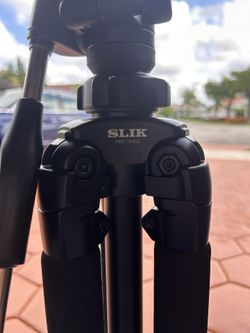 SLIK Pro 700 DX Tripod with 700DX 3-Way, Pan-and-Tilt Head