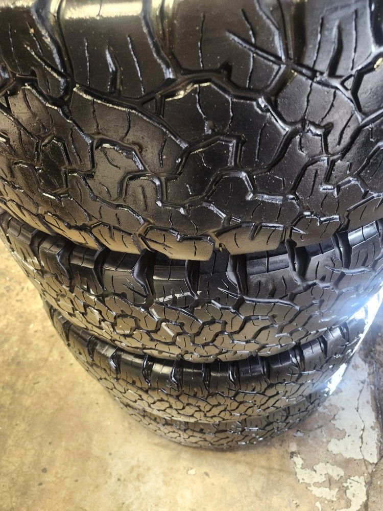 BFGOODRICH 265 75 16 (TIRE SET)