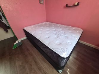 Full mattress w frame