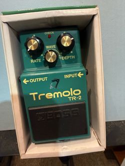 Boss Tremelo TR2
