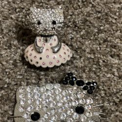 Tengo este villa de Hello Kitty y un Hello Kitty entero para cadena o decoración