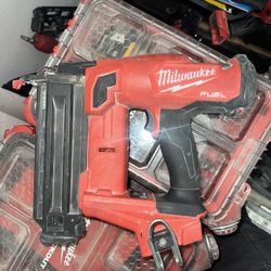 Milwaukee 18 Gauge Brad Nailer