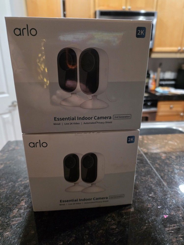 Arlo essential CAMERAS