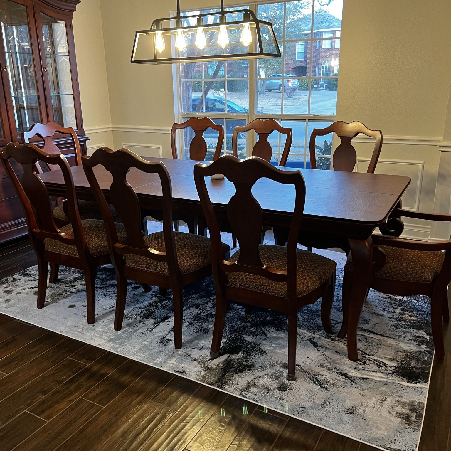 Thomasville Dinning Room Table And China Cabinet